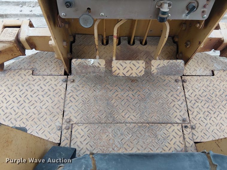 image for item DU3602 1983 Caterpillar D3B dozer