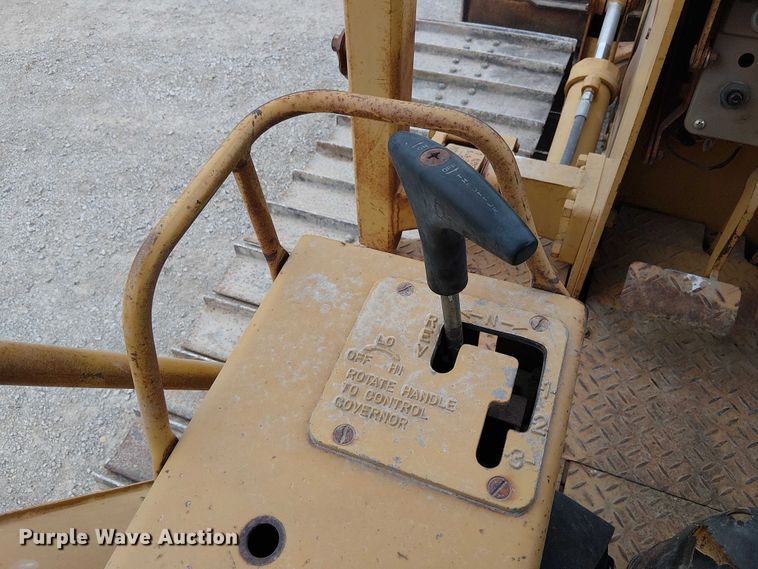 image for item DU3602 1983 Caterpillar D3B dozer