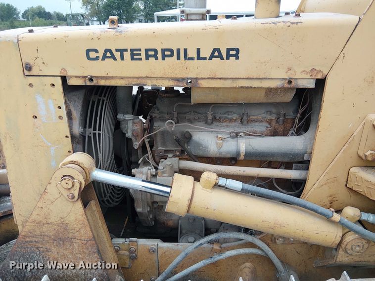 image for item DU3602 1983 Caterpillar D3B dozer