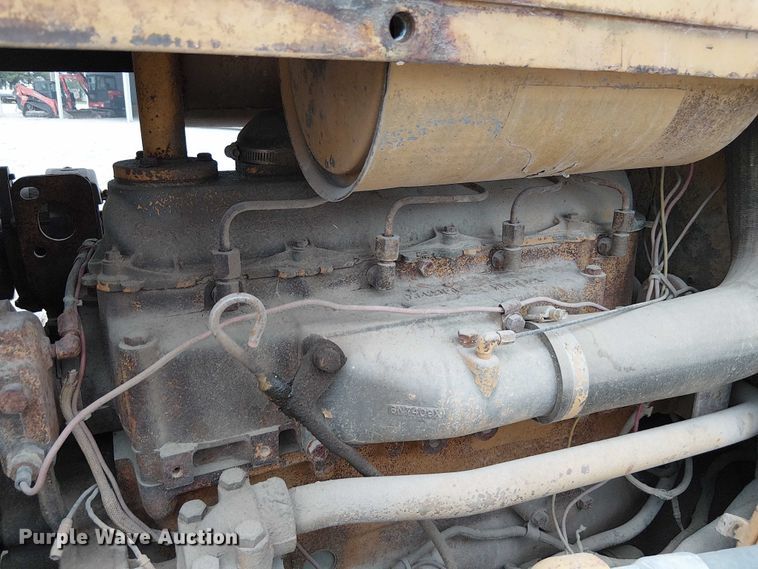 image for item DU3602 1983 Caterpillar D3B dozer