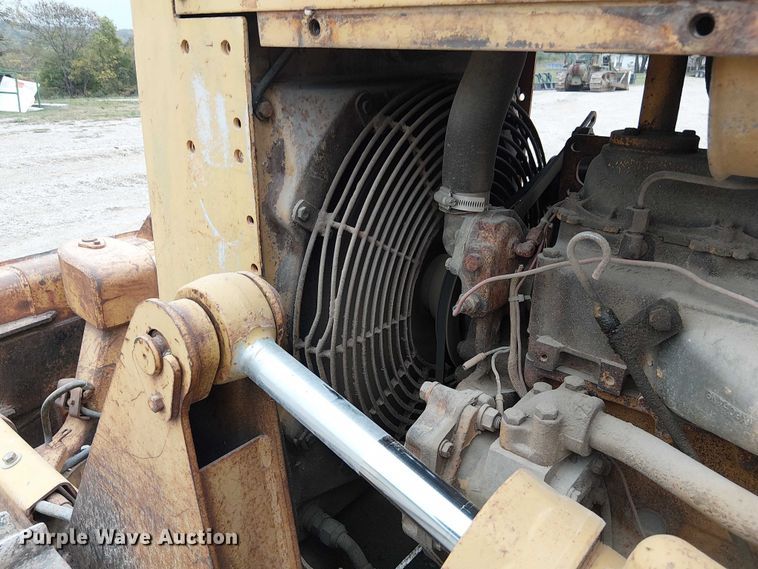 image for item DU3602 1983 Caterpillar D3B dozer