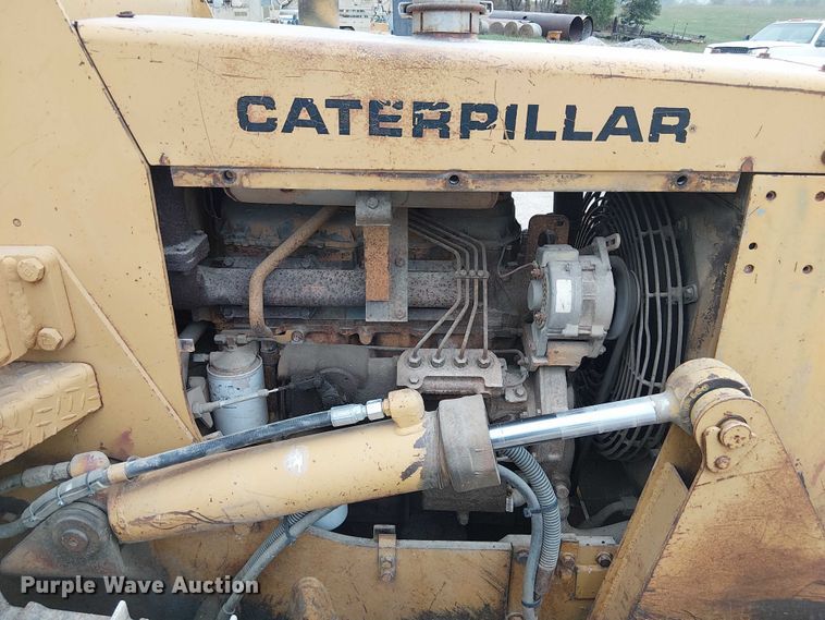 image for item DU3602 1983 Caterpillar D3B dozer