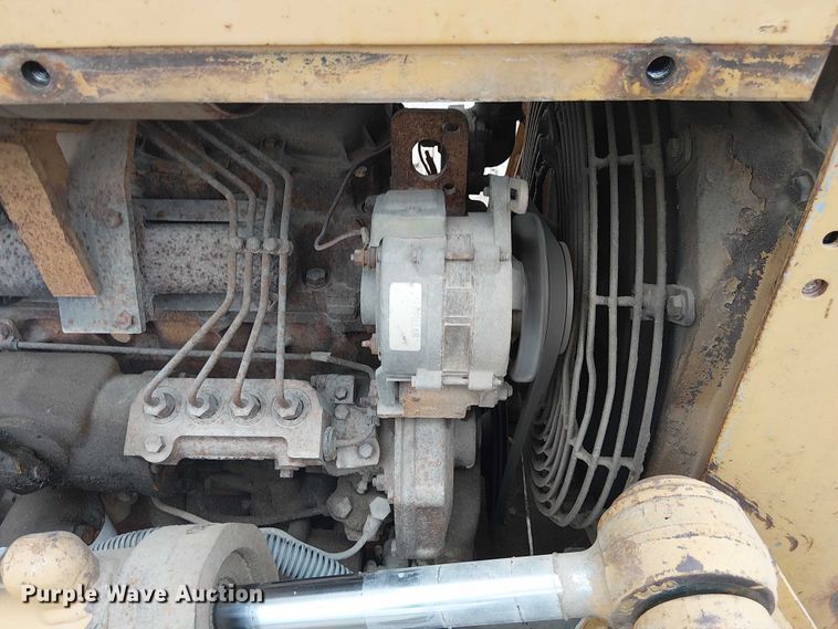 image for item DU3602 1983 Caterpillar D3B dozer