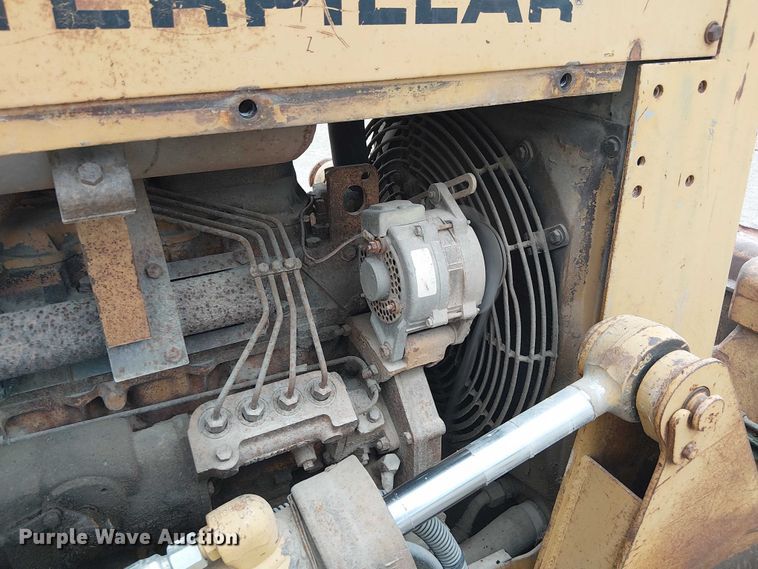 image for item DU3602 1983 Caterpillar D3B dozer