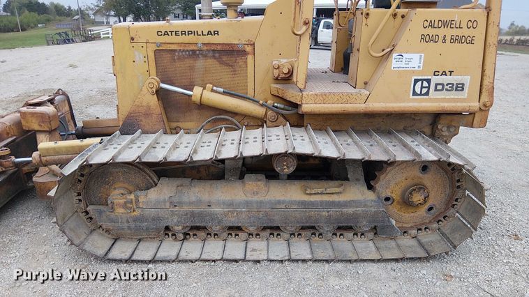 image for item DU3602 1983 Caterpillar D3B dozer
