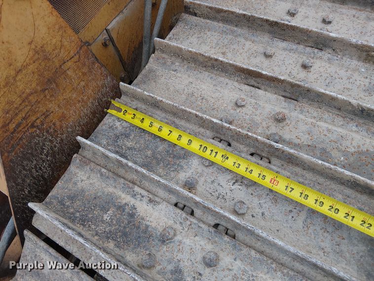 image for item DU3602 1983 Caterpillar D3B dozer