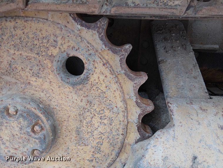 image for item DU3602 1983 Caterpillar D3B dozer