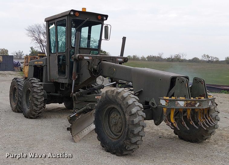 MOTOCONFORMADORA JOHN DEERE 570A 1978
