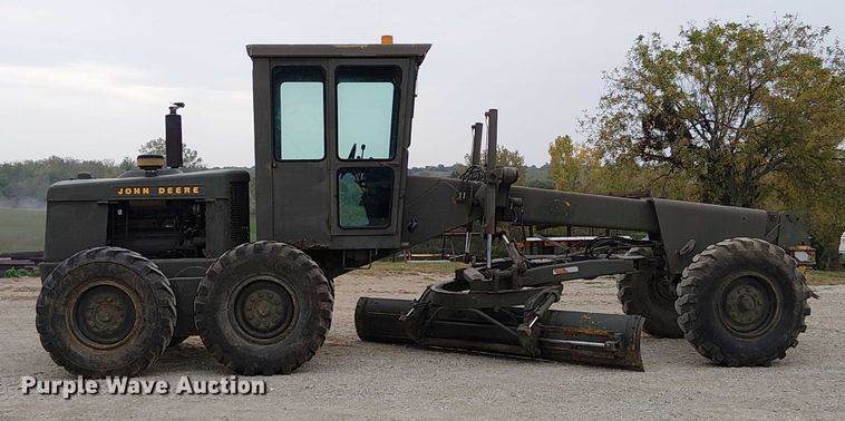 MOTOCONFORMADORA JOHN DEERE 570A 1978