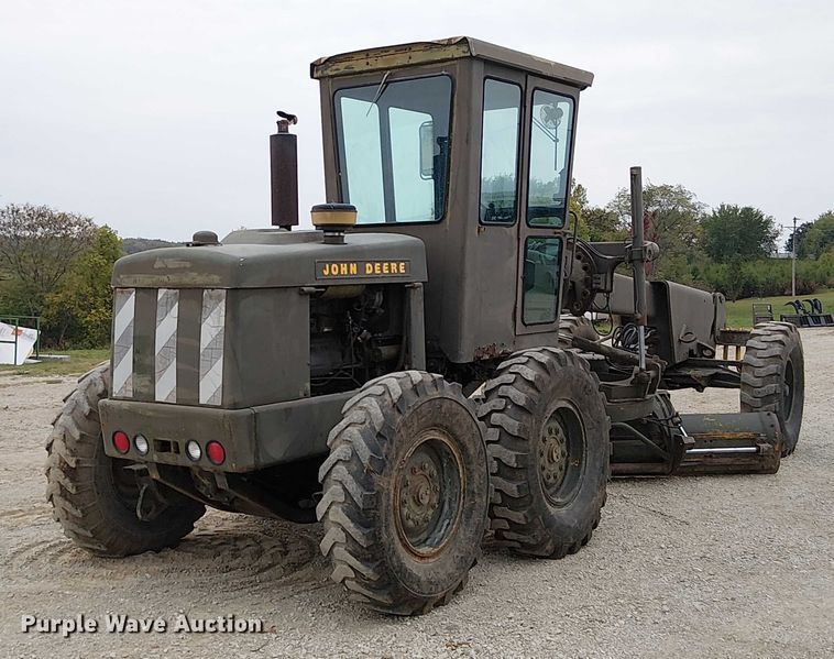 MOTOCONFORMADORA JOHN DEERE 570A 1978