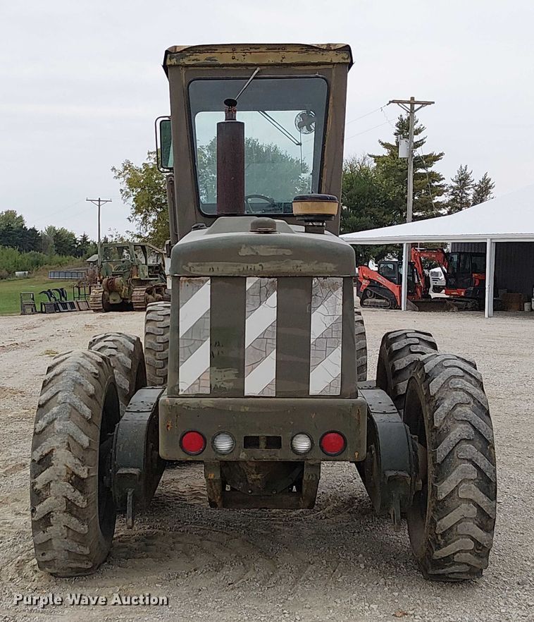image for item DU3604 1978 John Deere 570A motor grader