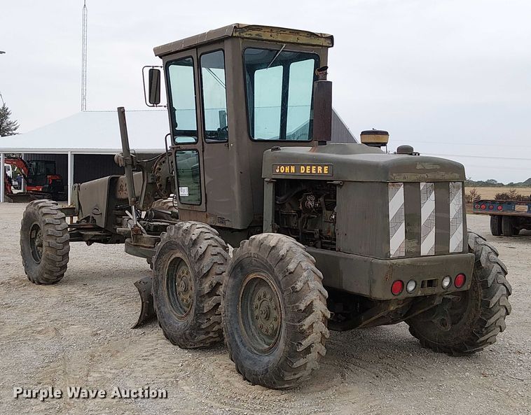 image for item DU3604 1978 John Deere 570A motor grader