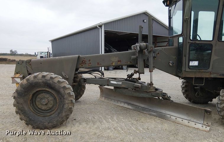 image for item DU3604 1978 John Deere 570A motor grader