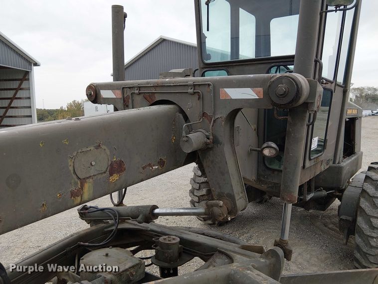 image for item DU3604 1978 John Deere 570A motor grader