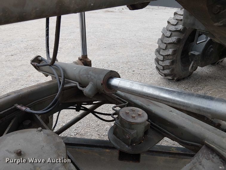 image for item DU3604 1978 John Deere 570A motor grader