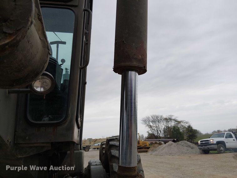 image for item DU3604 1978 John Deere 570A motor grader