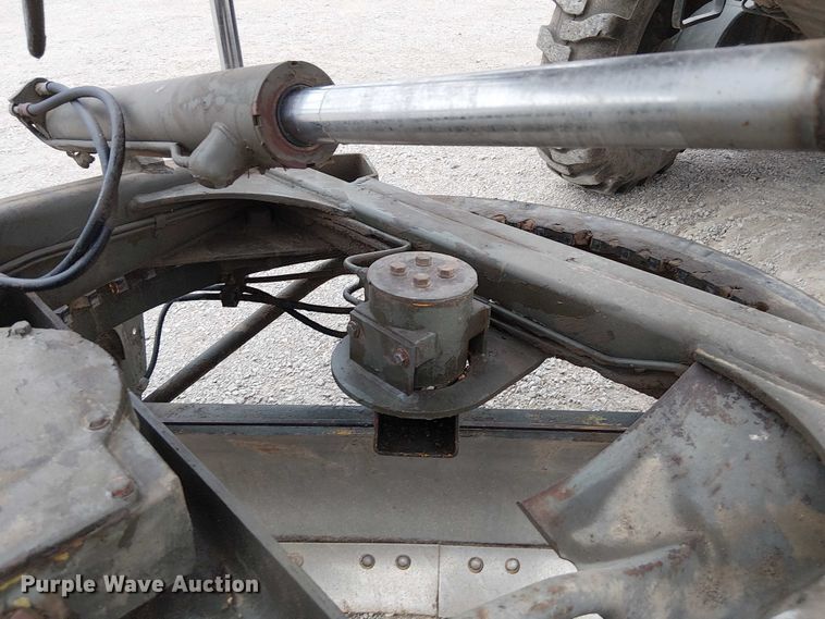 image for item DU3604 1978 John Deere 570A motor grader