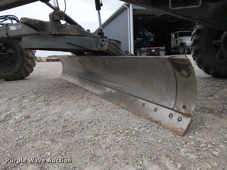 image for item DU3604 1978 John Deere 570A motor grader