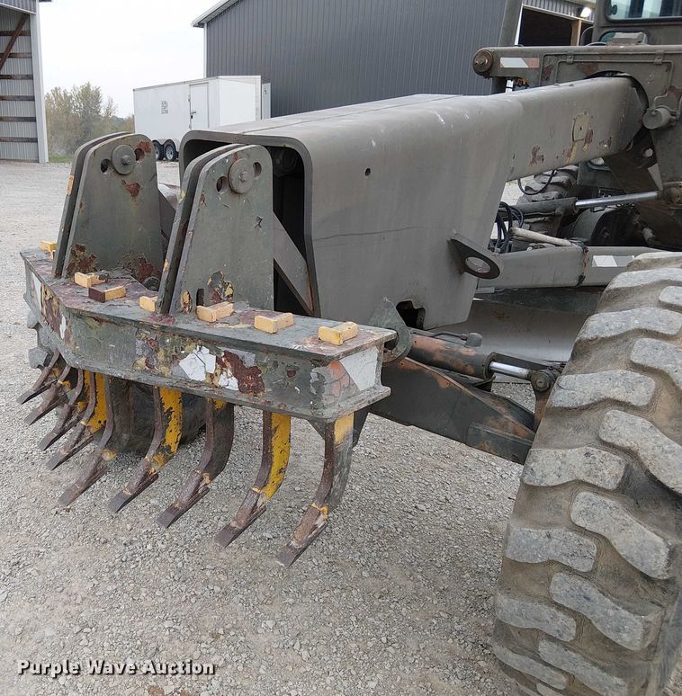 image for item DU3604 1978 John Deere 570A motor grader