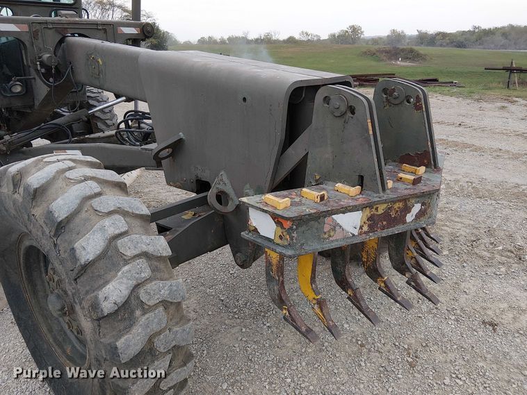 image for item DU3604 1978 John Deere 570A motor grader