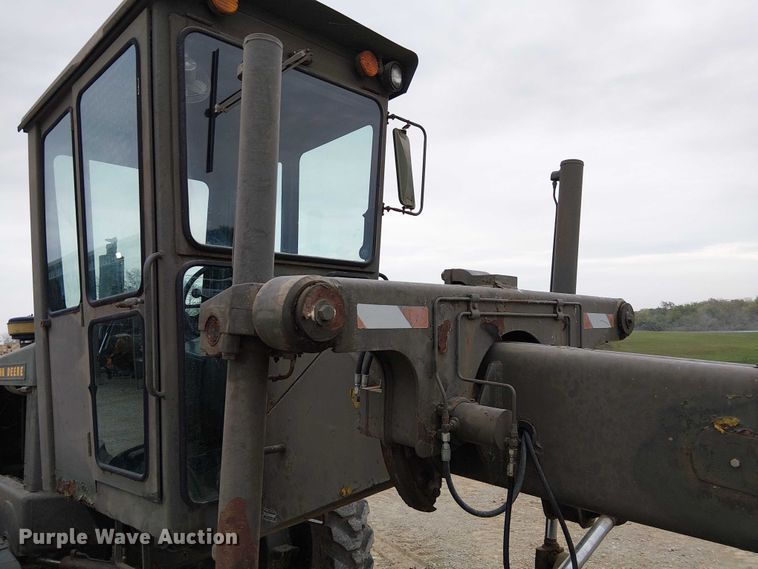 image for item DU3604 1978 John Deere 570A motor grader