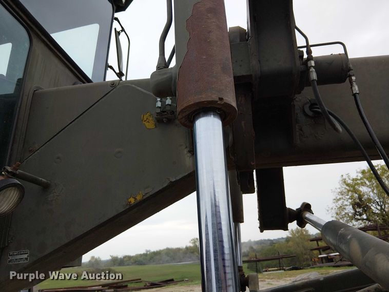 image for item DU3604 1978 John Deere 570A motor grader
