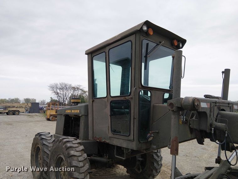 image for item DU3604 1978 John Deere 570A motor grader