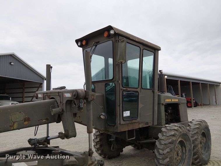 image for item DU3604 1978 John Deere 570A motor grader