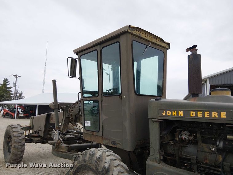 image for item DU3604 1978 John Deere 570A motor grader