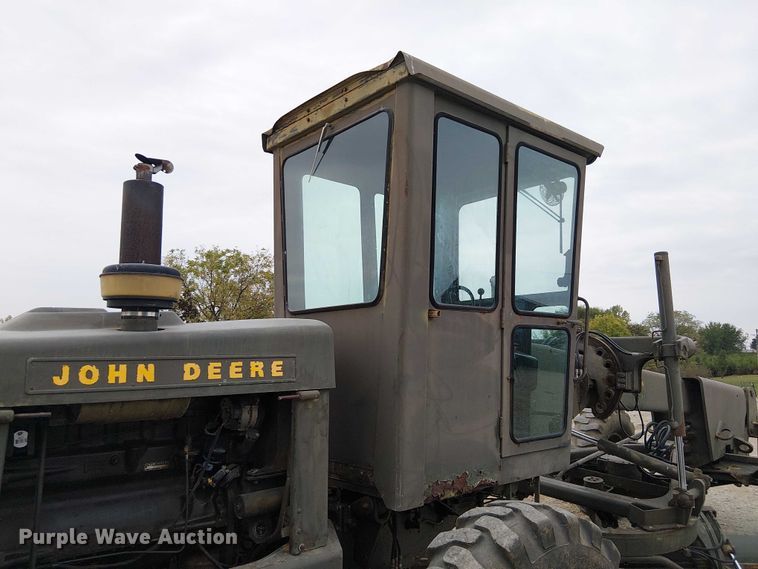 image for item DU3604 1978 John Deere 570A motor grader