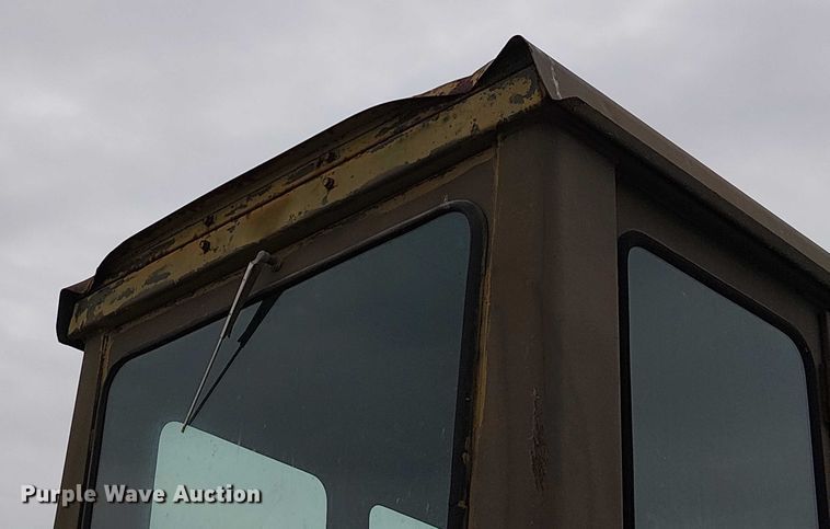 image for item DU3604 1978 John Deere 570A motor grader