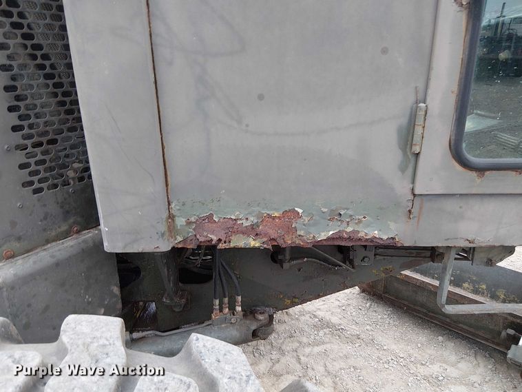 image for item DU3604 1978 John Deere 570A motor grader