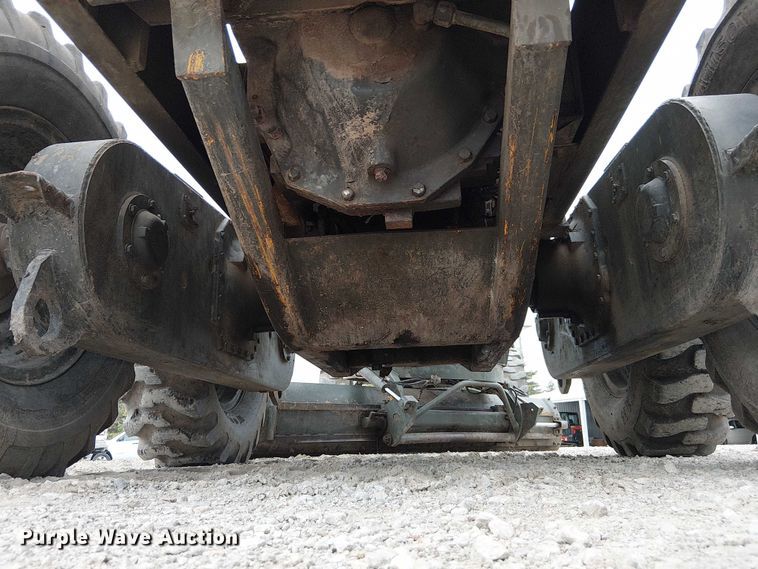 image for item DU3604 1978 John Deere 570A motor grader