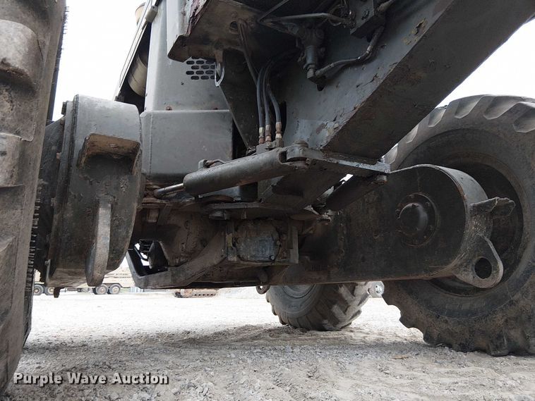 image for item DU3604 1978 John Deere 570A motor grader