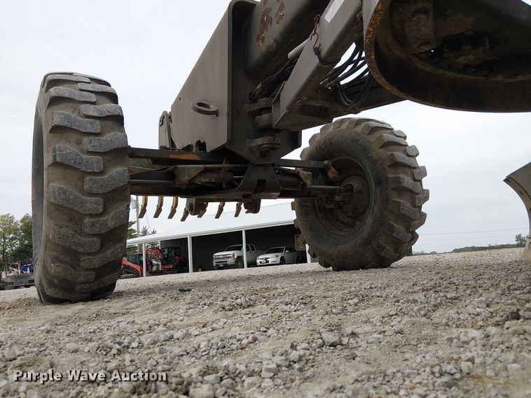 image for item DU3604 1978 John Deere 570A motor grader