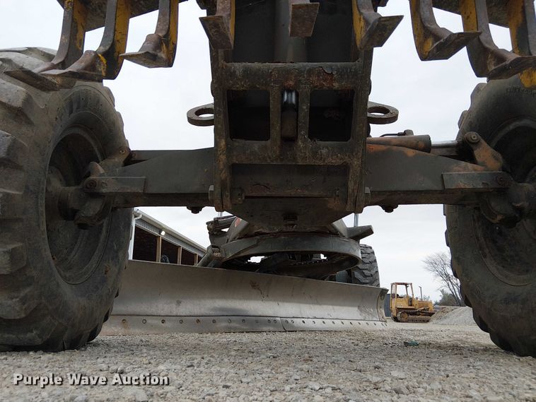 image for item DU3604 1978 John Deere 570A motor grader