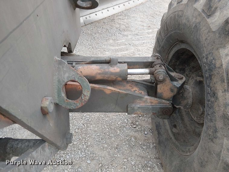 image for item DU3604 1978 John Deere 570A motor grader