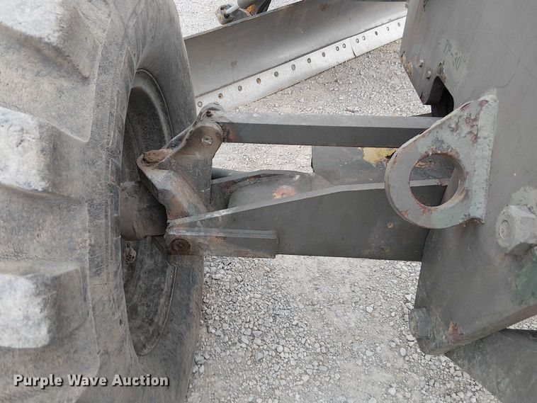 image for item DU3604 1978 John Deere 570A motor grader