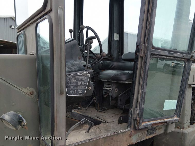 image for item DU3604 1978 John Deere 570A motor grader