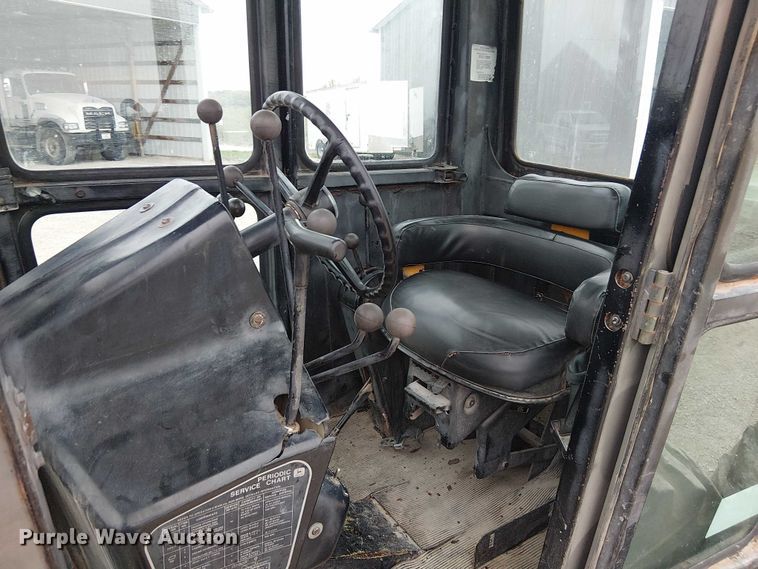 image for item DU3604 1978 John Deere 570A motor grader