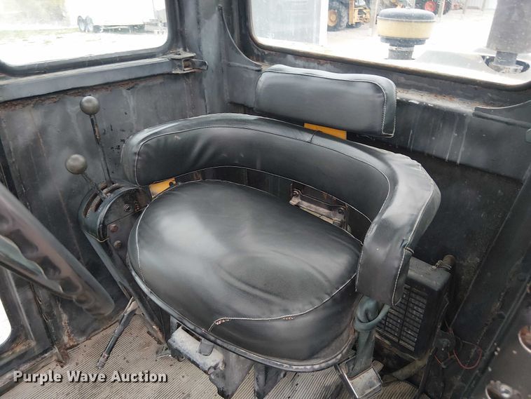 image for item DU3604 1978 John Deere 570A motor grader