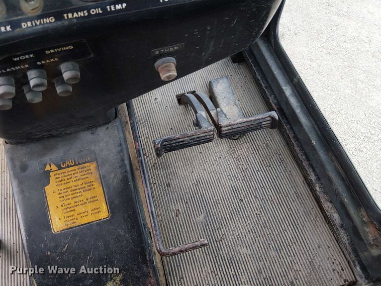 image for item DU3604 1978 John Deere 570A motor grader