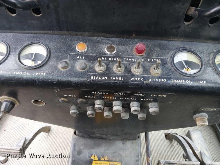 image for item DU3604 1978 John Deere 570A motor grader
