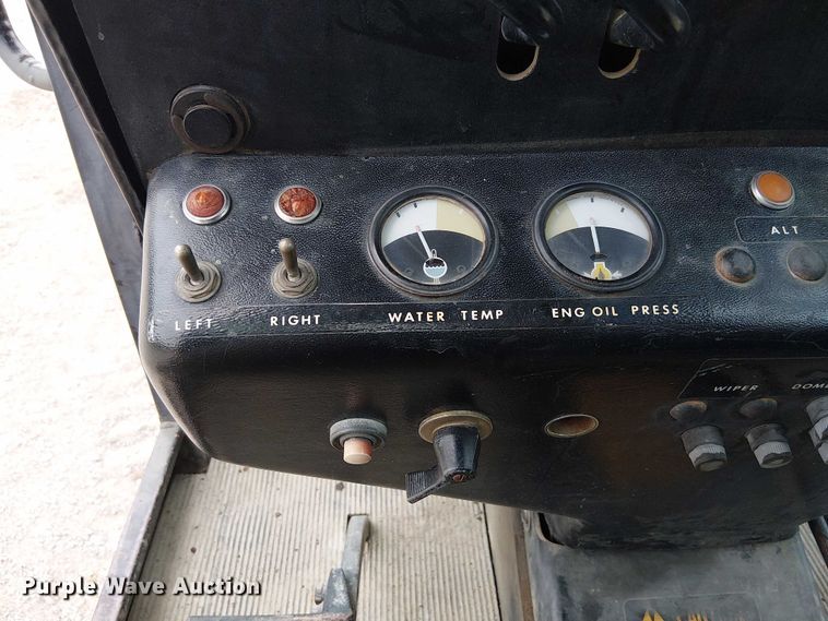 image for item DU3604 1978 John Deere 570A motor grader