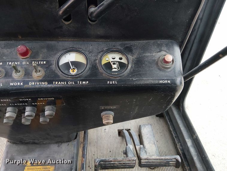 image for item DU3604 1978 John Deere 570A motor grader