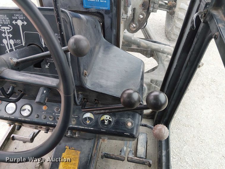 image for item DU3604 1978 John Deere 570A motor grader