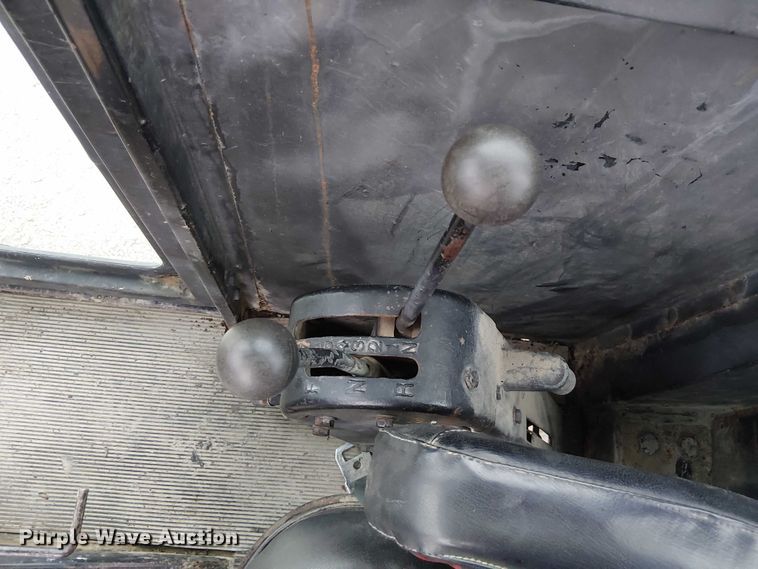 image for item DU3604 1978 John Deere 570A motor grader