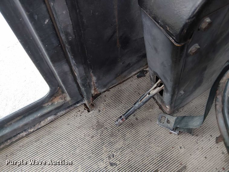 image for item DU3604 1978 John Deere 570A motor grader