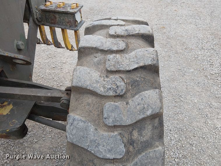 image for item DU3604 1978 John Deere 570A motor grader