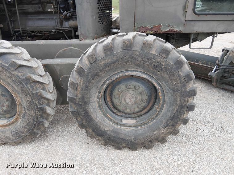 image for item DU3604 1978 John Deere 570A motor grader